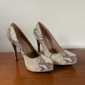 Vince Camuto Snake Skin Heels Size 8M